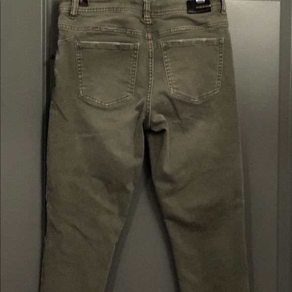 Zara Distressed Jeans - Picture 4 of 5